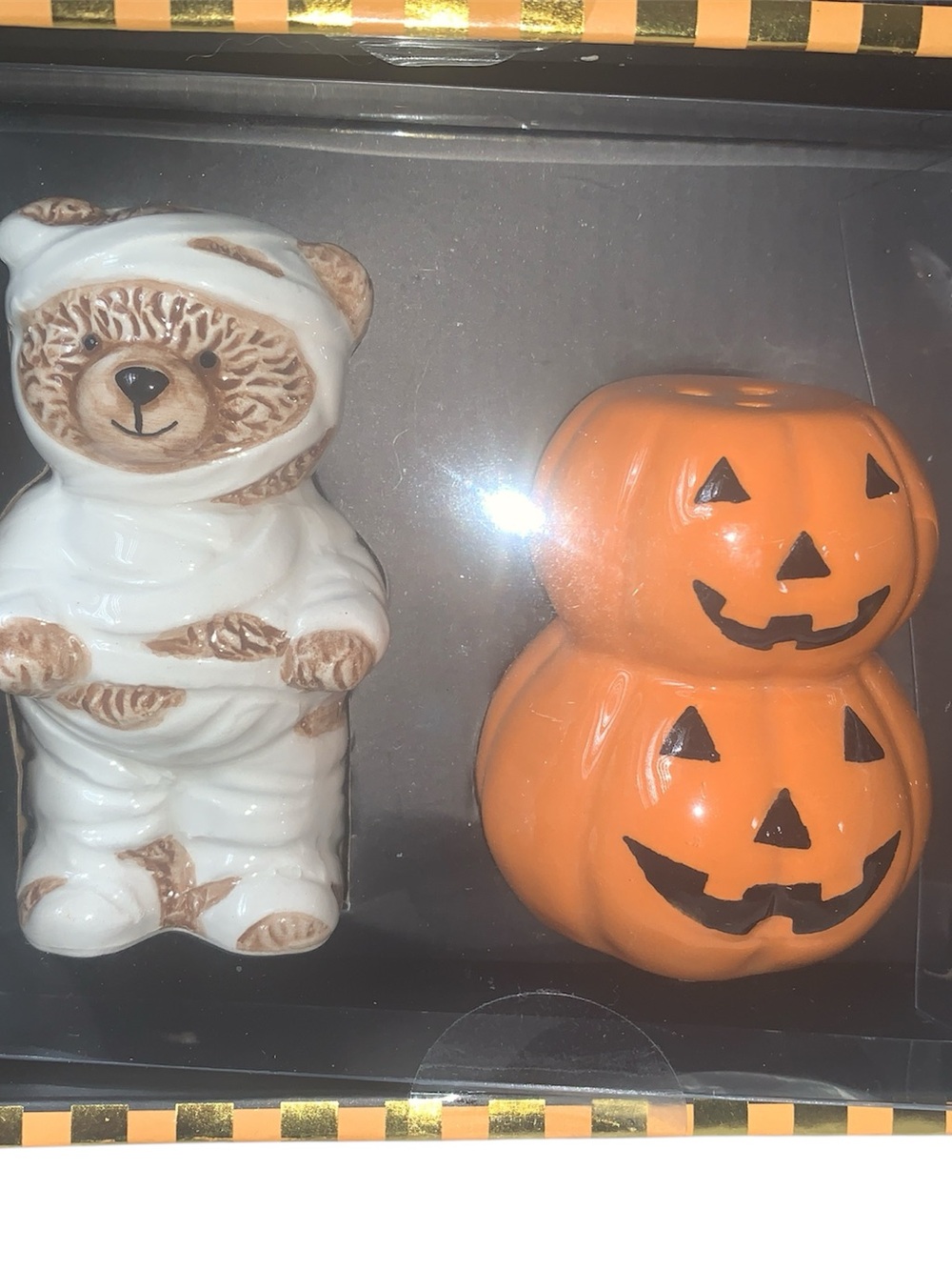 Ceramic Halloween Teddy Bear and pumpkins  Salt & Pepper Shaker Set NIB